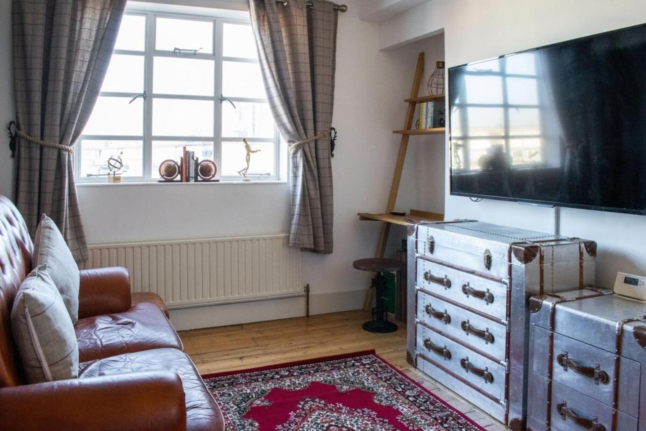 Beautifully Decorated Contemporary 2 Bedroom Flat London Bagian luar foto