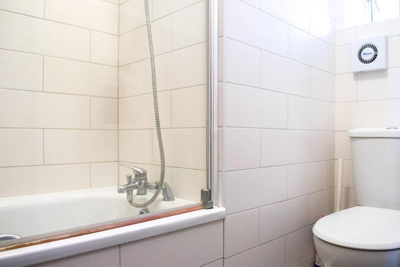 Beautifully Decorated Contemporary 2 Bedroom Flat London Bagian luar foto